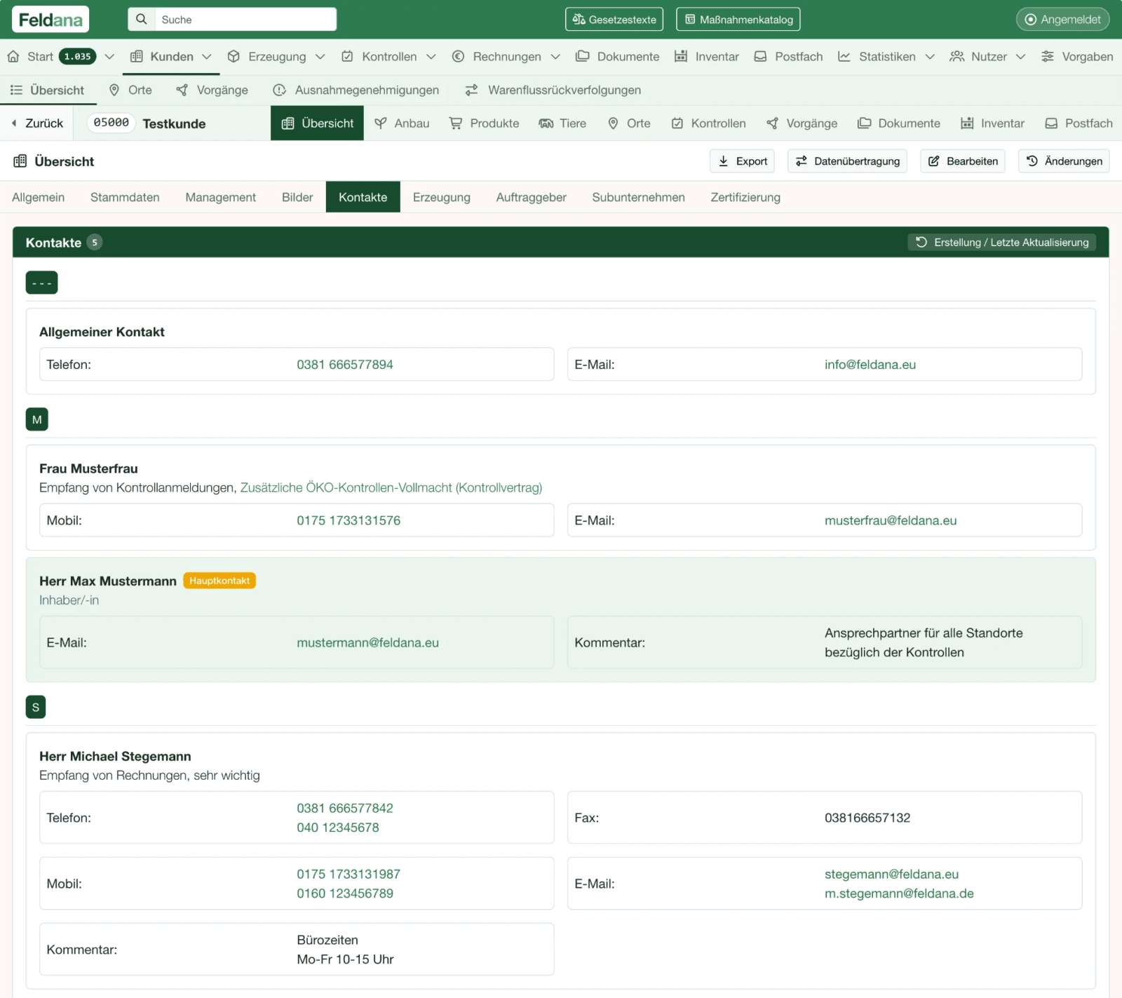 Feldana customer view – contacts sorted alphabetically with main contact, roles, phone, e-mail and comments
